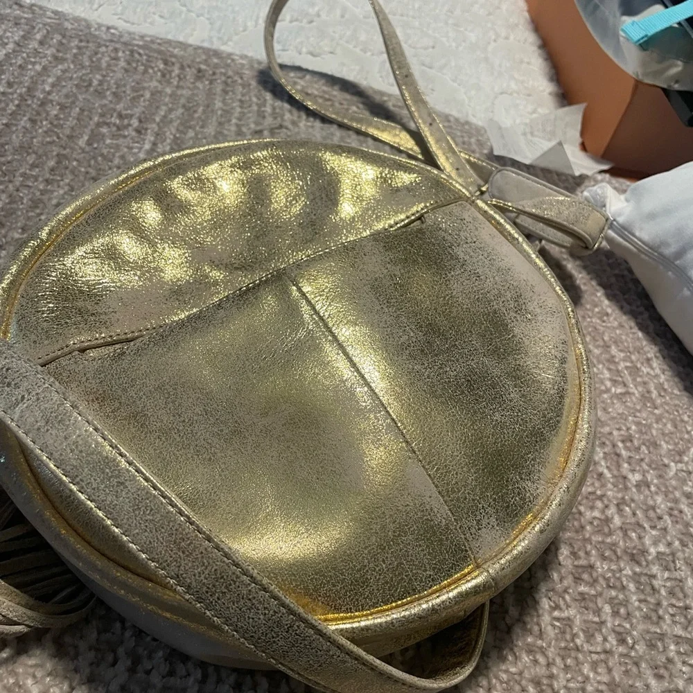 Gorgeous distressed leather with gold accent HOBO set - Picture 6 of 9